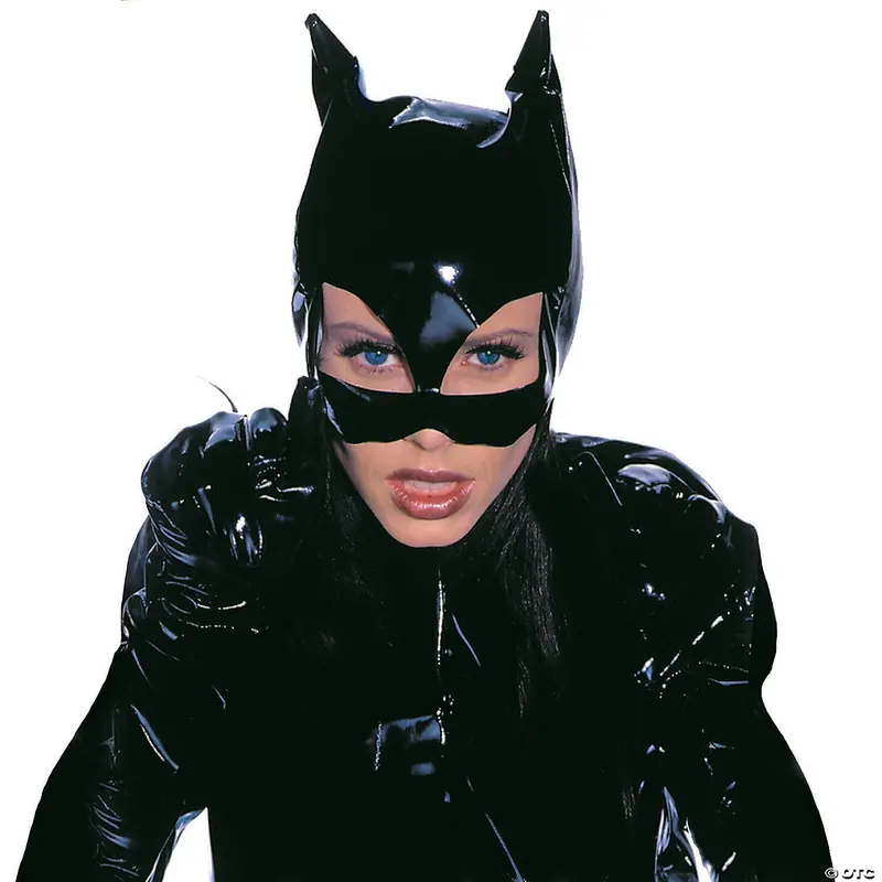Stylized Women’S Kitten-Themed Face Mask 1